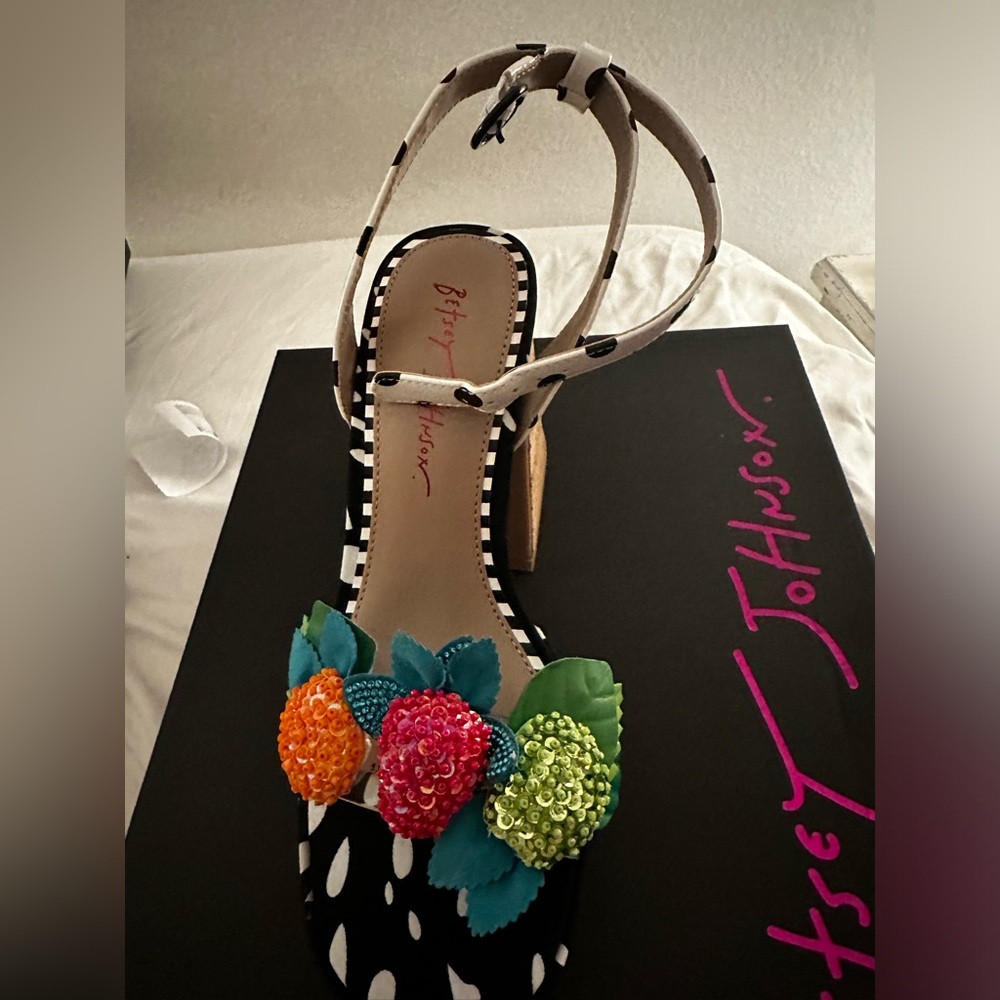 Brand new Betsey Johnson size 7